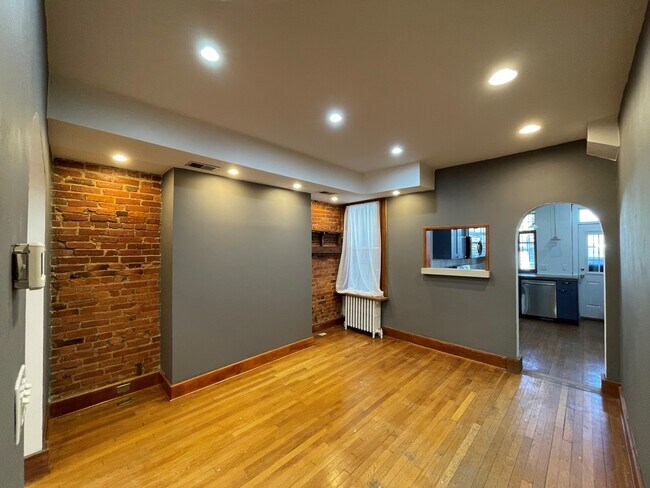 Dining Room - 1120 K St NE