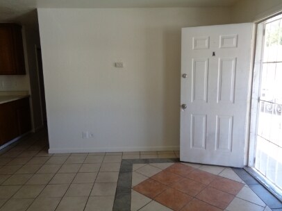 Building Photo - 1115 Holly Ave