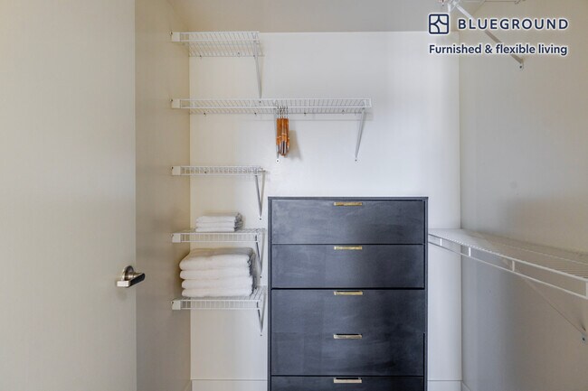 Building Photo - 10301 NE 10th St