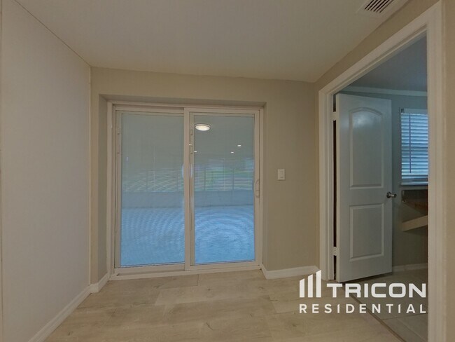 Building Photo - 1124 Jadewood Ave