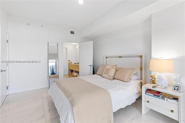 Building Photo - 16385 Biscayne Blvd