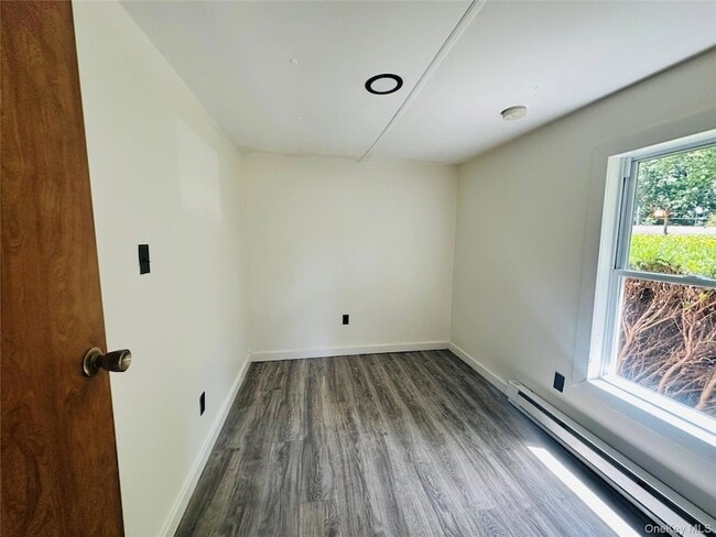 Building Photo - 3 Fords Ln