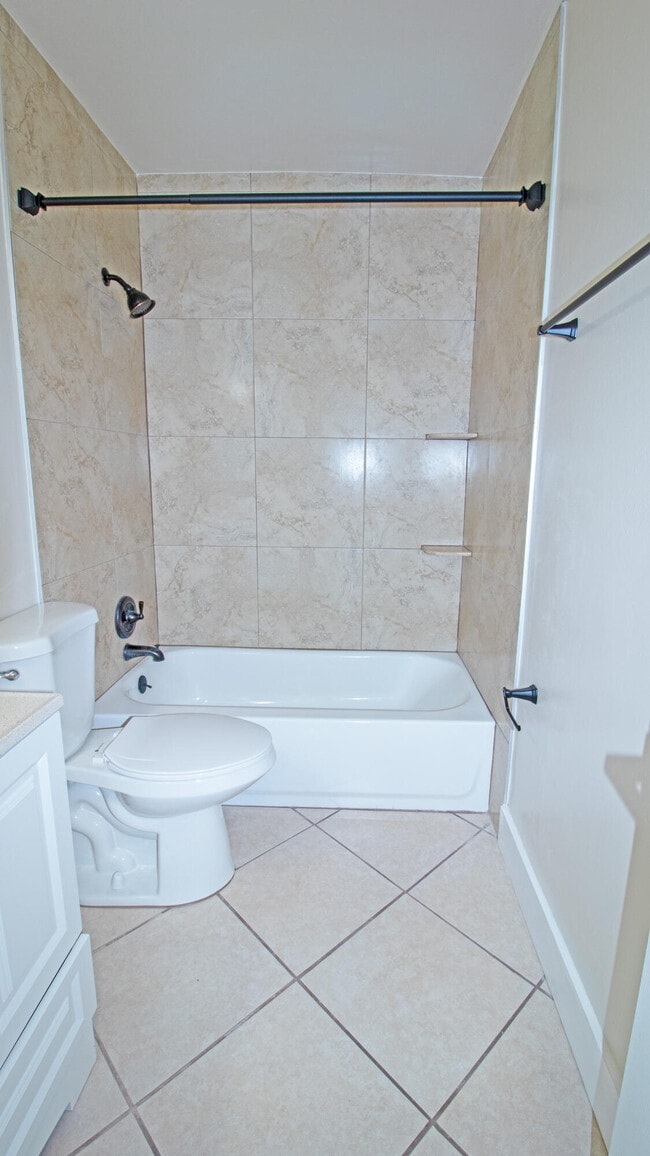 Building Photo - 8757 SE Hobe Ridge Ave