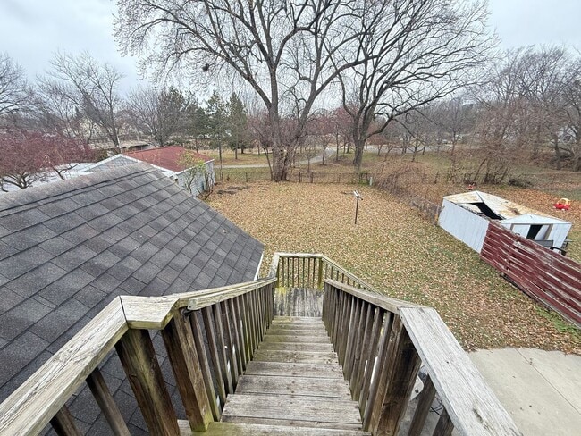 Building Photo - 511 10th Ave SE