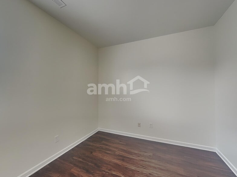 Building Photo - 1026 Skillbeck Rd