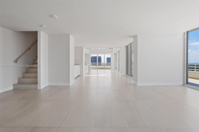 Building Photo - 555 NE 34th St