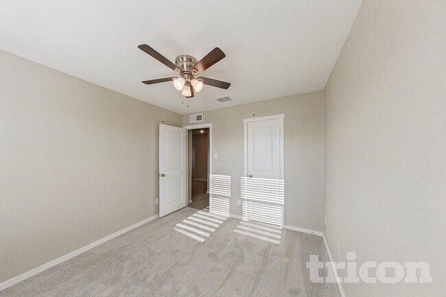 Building Photo - 830 Ginkgo Wy