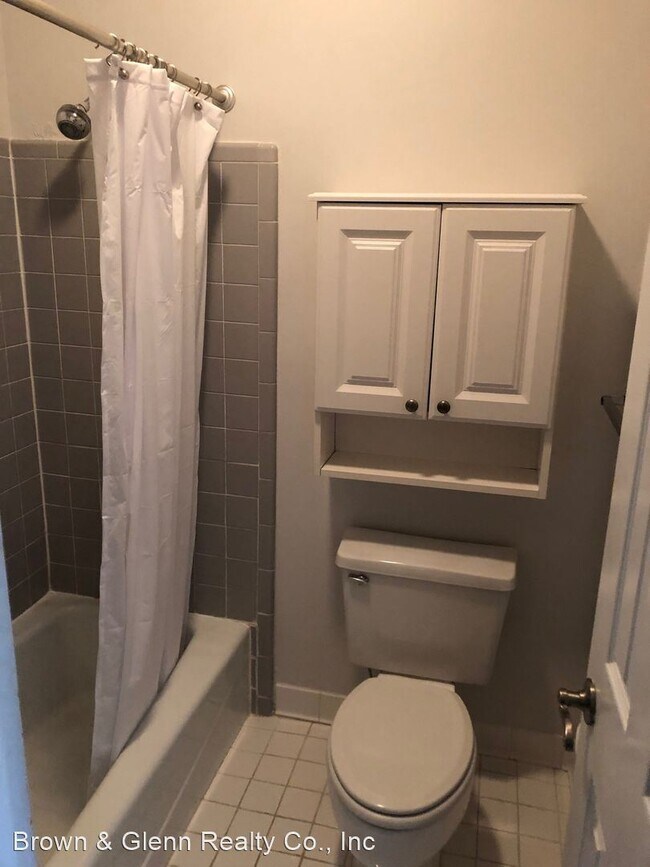 Building Photo - 301 Queens Rd