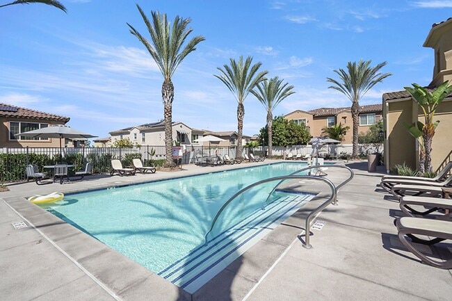 Building Photo - Beautiful TownHome in Pacific Ridge Rancho...