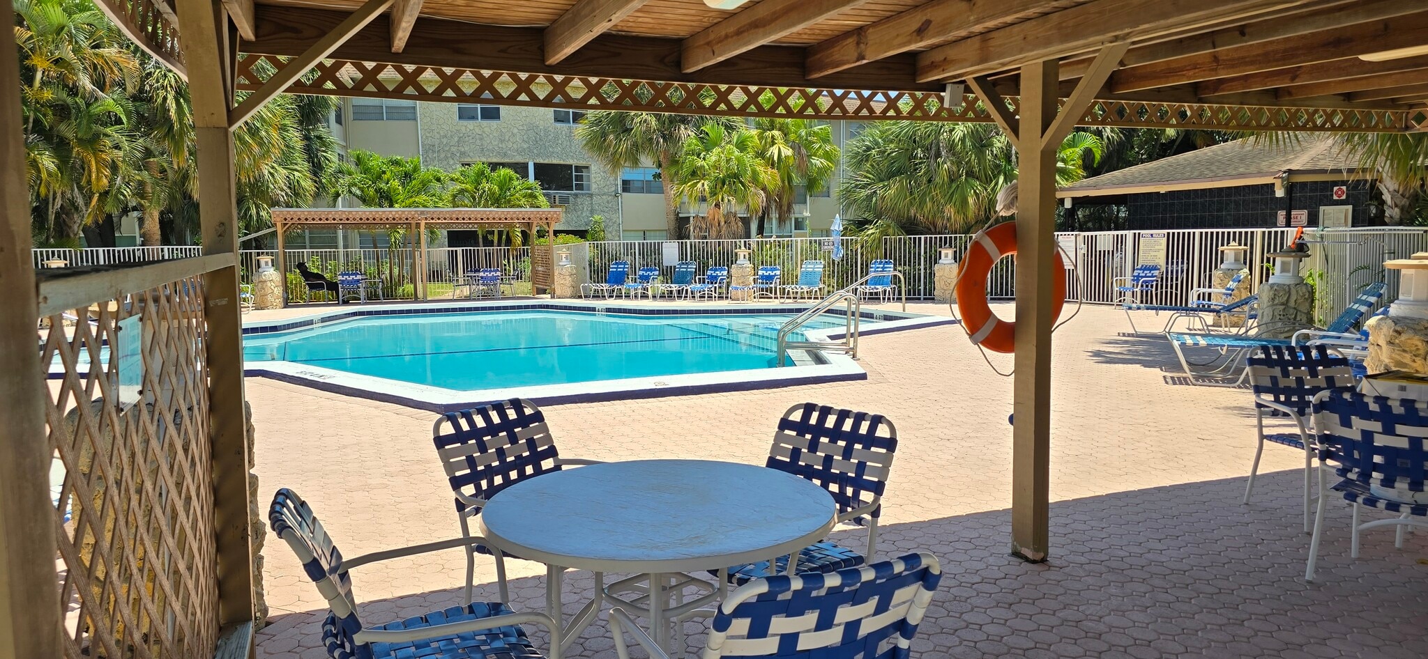 Building Photo - 5031 W Oakland Park Blvd