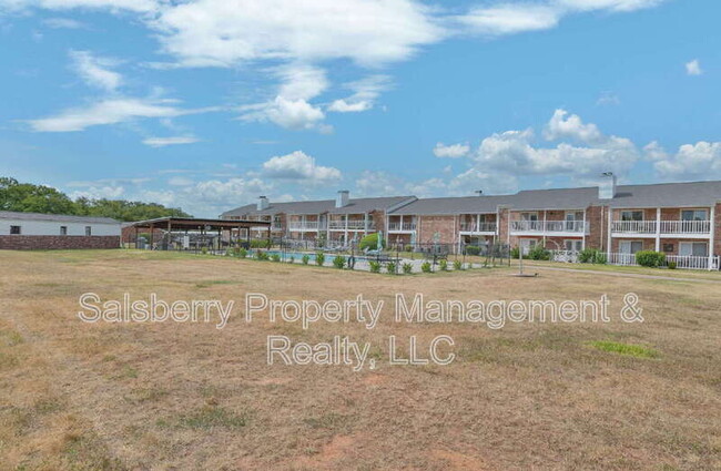 Building Photo - 8511 Westover Ct