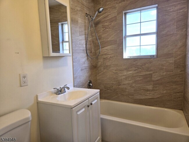 Building Photo - 1041 Ridge St