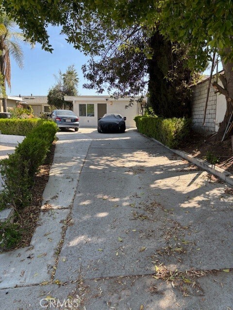 Building Photo - 5720 1/2 Wallis Ln-5720