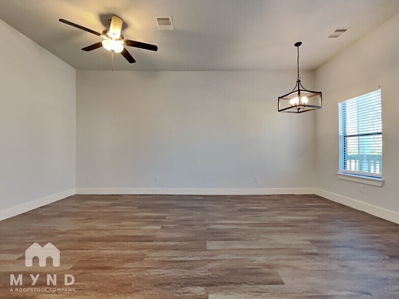 Building Photo - 4826 Paula St