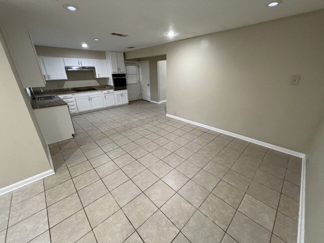 Building Photo - Newly updated!  3 bedroom, 1.5 bath home o...