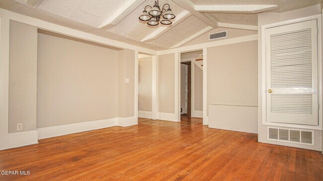 Building Photo - 7600 Franklin Dr