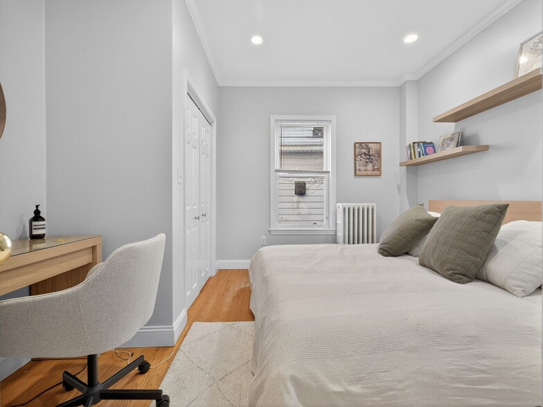 Building Photo - 1576 Cambridge St