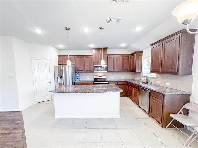 Building Photo - 365 Paloma St