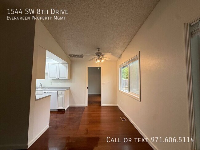 Building Photo - 1544 SW 8th Dr
