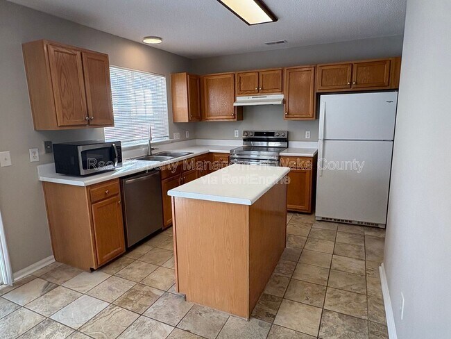 Building Photo - 9704 Erinsbrook Dr