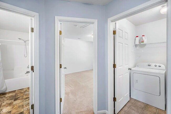 Building Photo - 211 Night Heron Dr