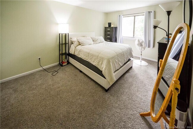 Building Photo - 115 Fillow St