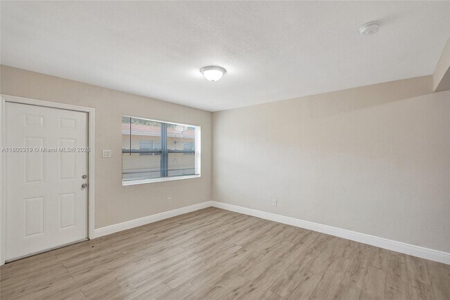 Building Photo - 429 NW 9th Ave