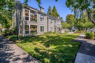 Building Photo - Charming 2-bedroom in Redwood Shores - $3,995/mo
