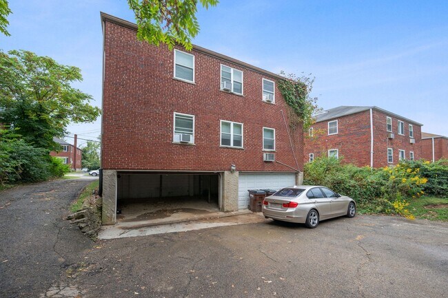 Building Photo - 632 Maple Dr