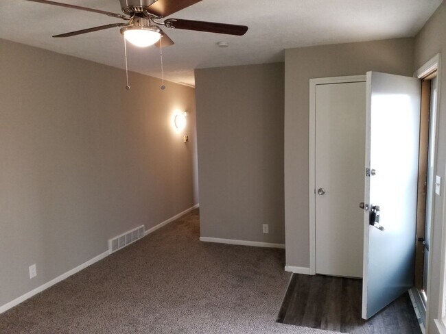Building Photo - AVAILABLE NOW! Liberty Home 3 Bed 2 Bath 2...