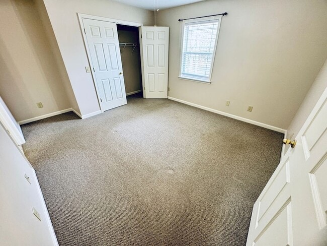 Building Photo - 325 Franklin Terrace