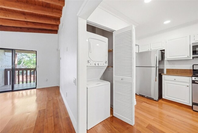 Building Photo - 6704 SW 114th Pl