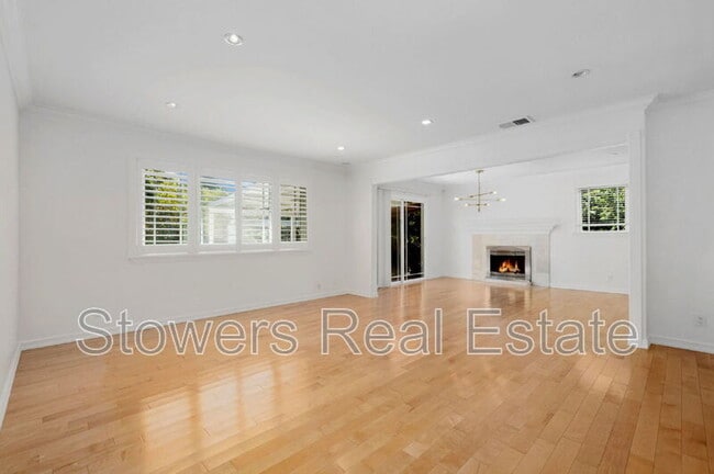 Building Photo - 4840 Coco Palm Dr