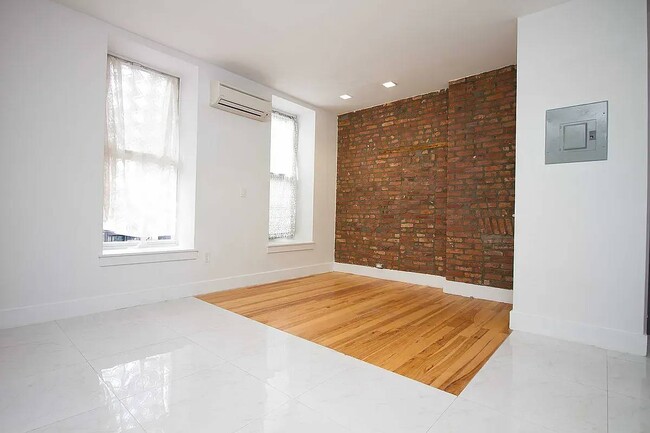 Building Photo - 1133 Rhinelander Ave