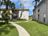 Building Photo - 10389 N Kendall Dr