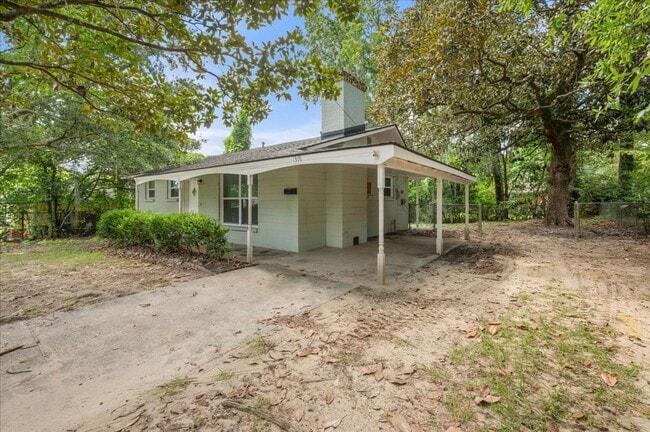 Building Photo - 3-Bedroom Home Near Memorial Hospital