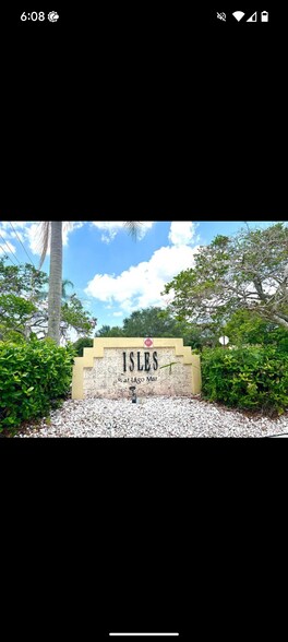 Building Photo - 437 Vista Isles Dr