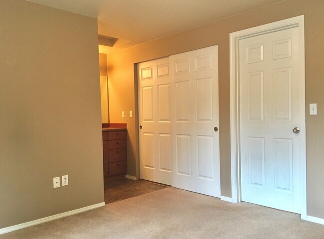 Building Photo - Mill Creek One Bedroom in Mill Creek Count...