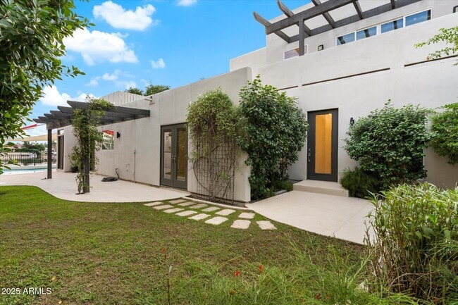 Building Photo - 7613 E Vía Del Reposo