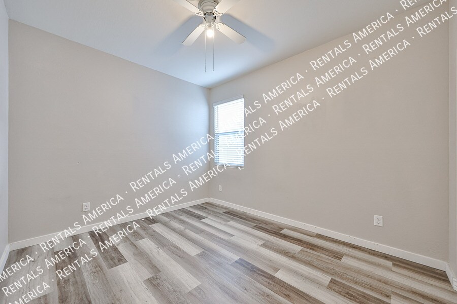 Building Photo - 30938 W Mitchell Dr