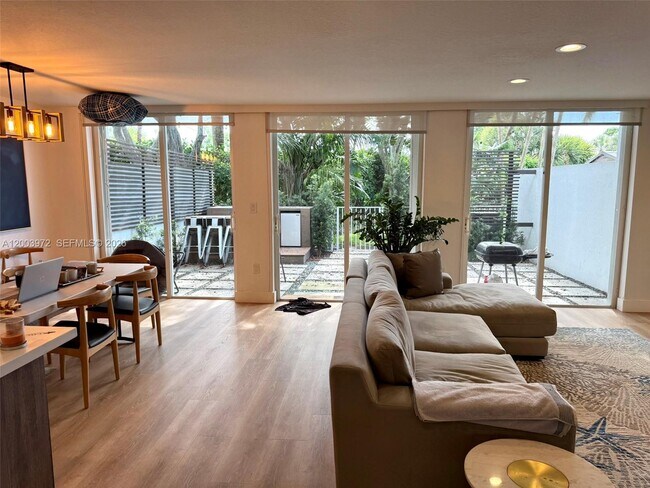 Building Photo - 6420 NW 109th Ave