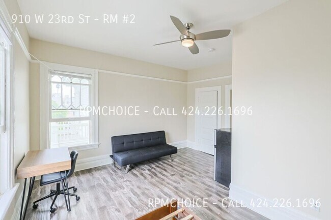 Building Photo - 910 W 23rd St