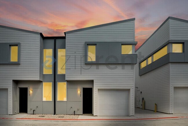 Building Photo - 2000 Riverside Farms Rd