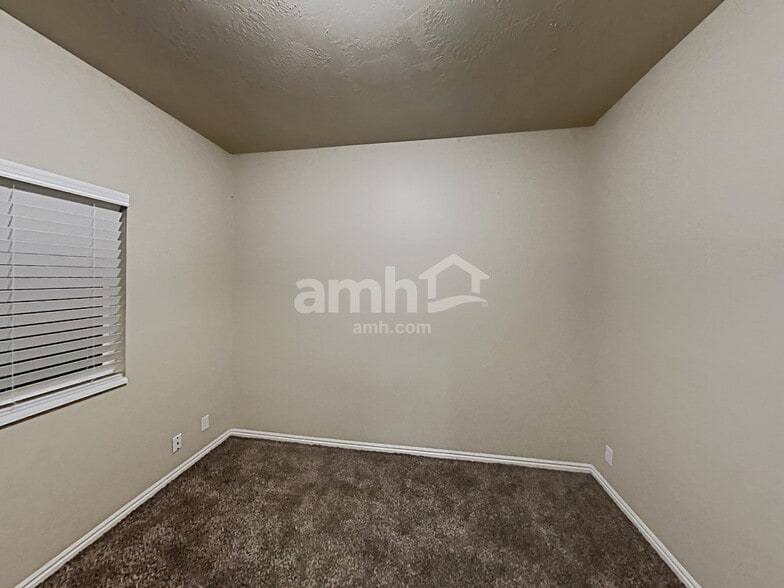 Building Photo - 6398 S Clover Creek Ln