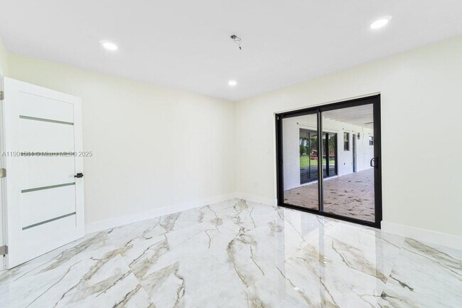 Building Photo - 15420 SW 212th Ave