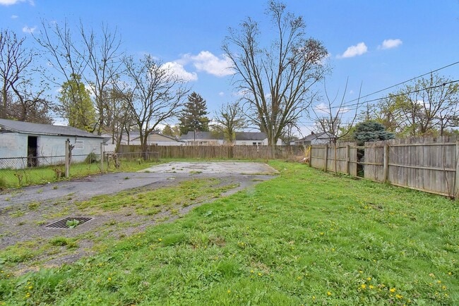 Building Photo - 3 Bedroom Home For Rent