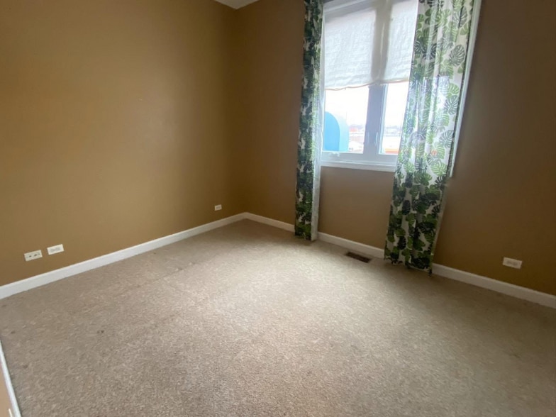 Building Photo - 7153 W Irving Park Rd