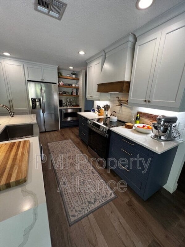 Building Photo - 4044 Tenita Dr