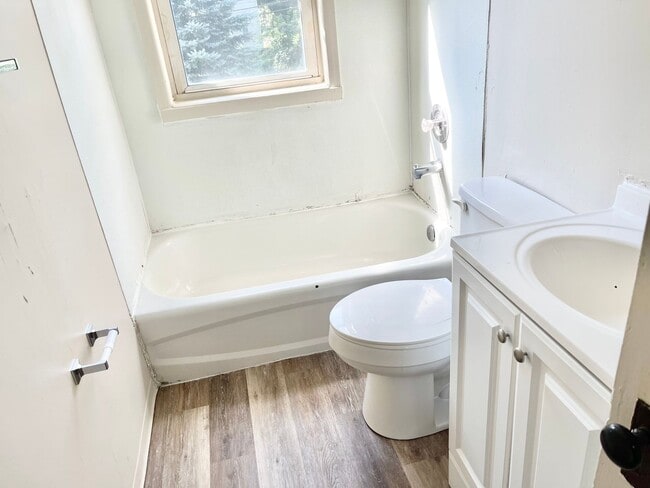 Building Photo - 1818-1818 E 29th St