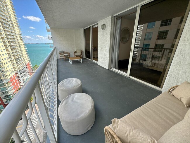 Building Photo - 1200 Brickell Bay Dr